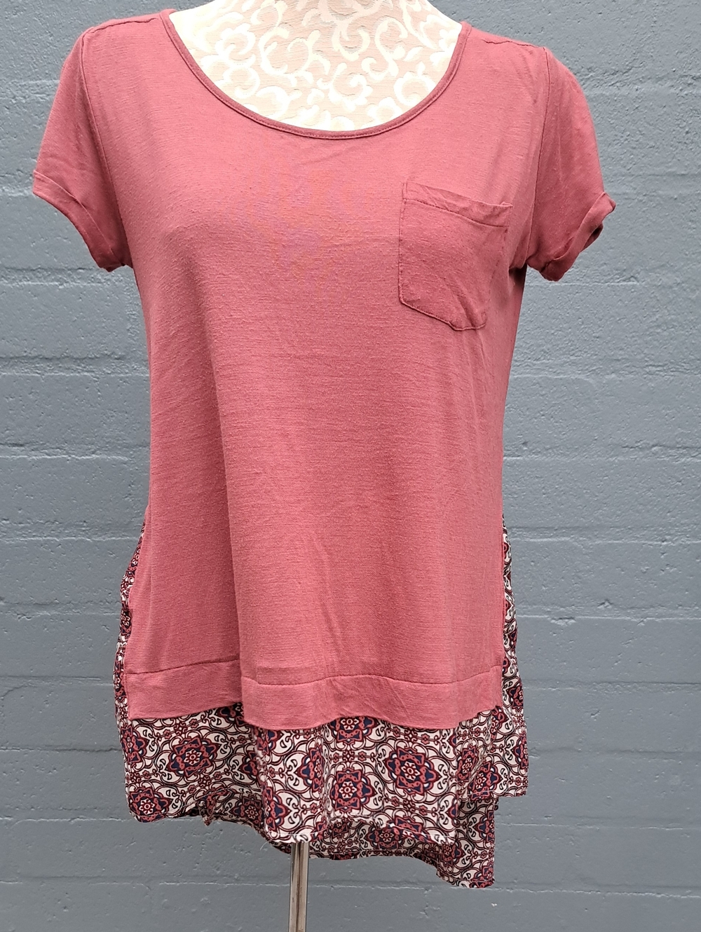 Xhilaration Dusty Rose Short Sleeve Pocket Tunic with Printed Hem